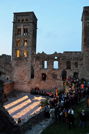 Estelada encesa a Sant Pere de Rodes