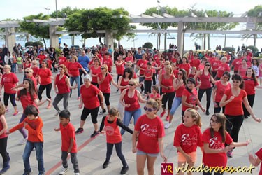 Flashmob a Roses 'Balla contra el Càncer'