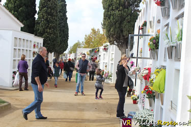 Festivitat de Tots Sants al cementiri de Roses