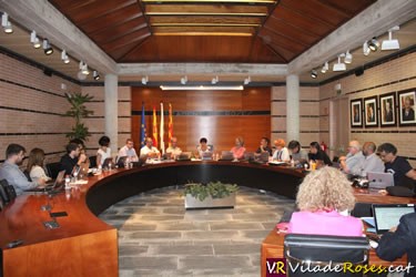 Alta tensió al ple de l'Ajuntament de Roses