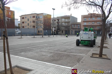 Aparcament del mercat de la fruita i verdura de Roses