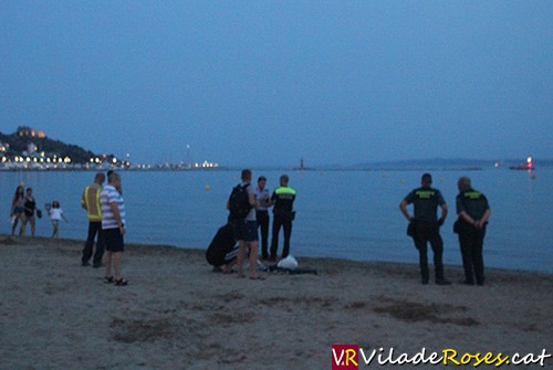 Localitzen a La Jonquera l'home desaparegut a la platja de Roses