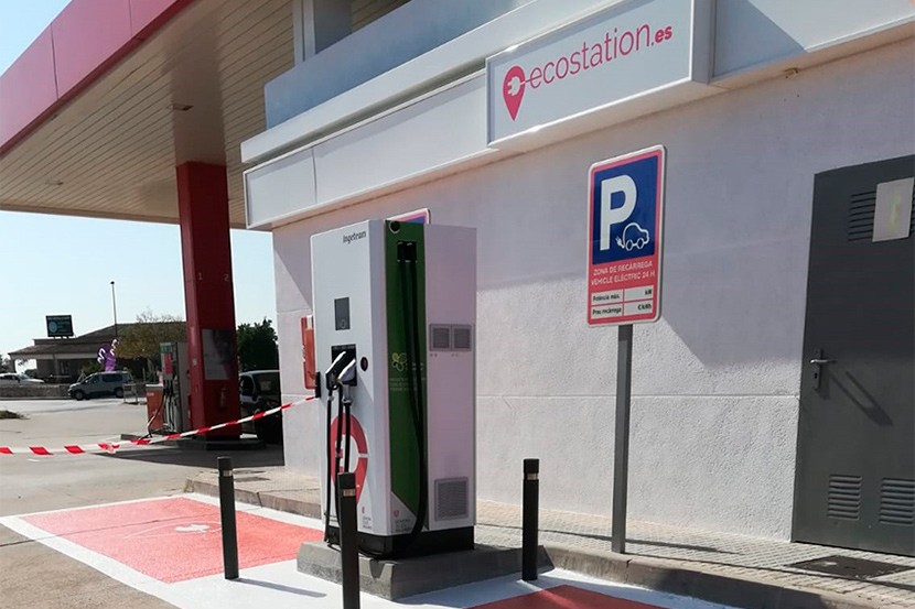 Punt de recàrrega de vehicles elèctrics als ports