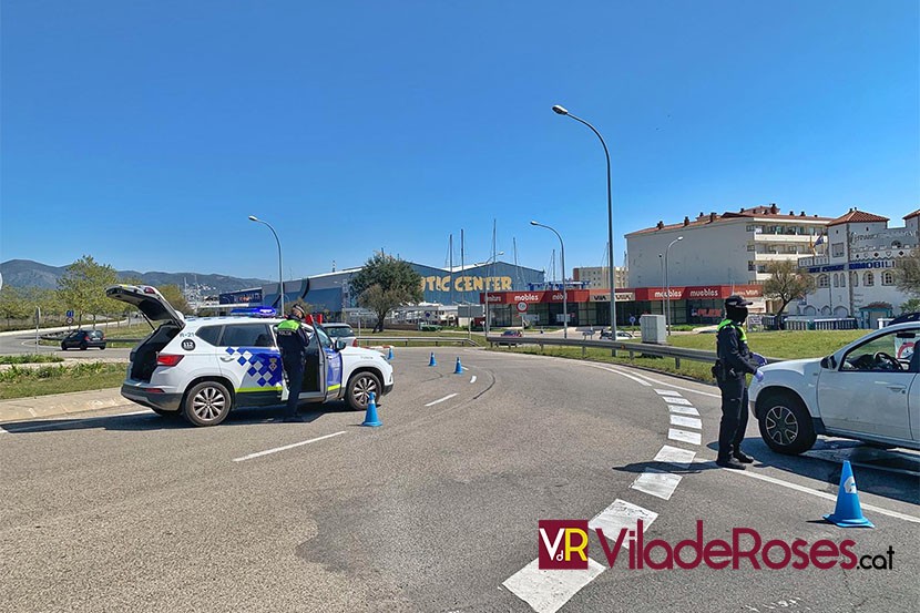 Policia Local de Roses controla el confinament