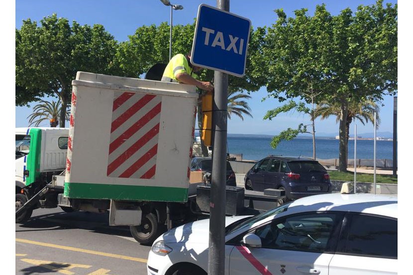 Desinfecció amb ozó dels taxis de Roses