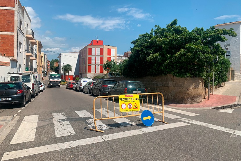 Obres al carrer Tarragona de Roses