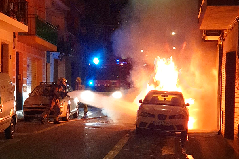 Incendi d'un cotxe a Roses