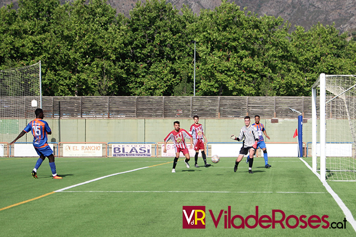 L A E Roses Goleja En El Derbi Rosinc De Futbol Al Base I Es Proclama Campio Virtual De 3ª Catalana