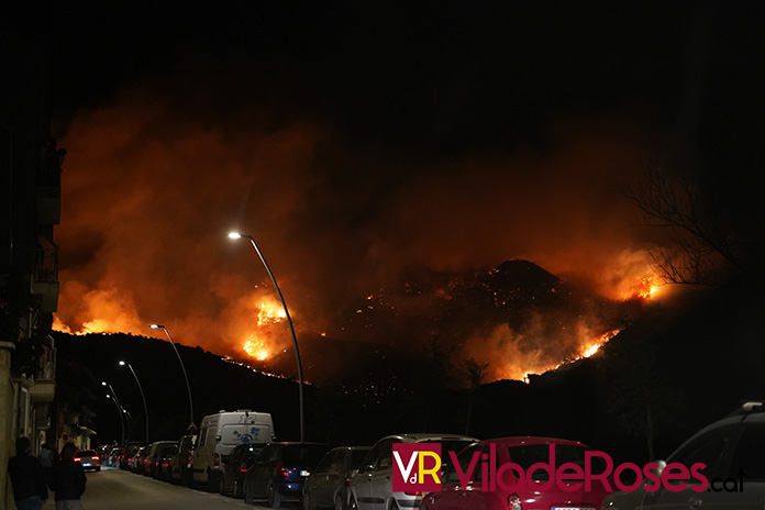 Incendi forestal a Roses