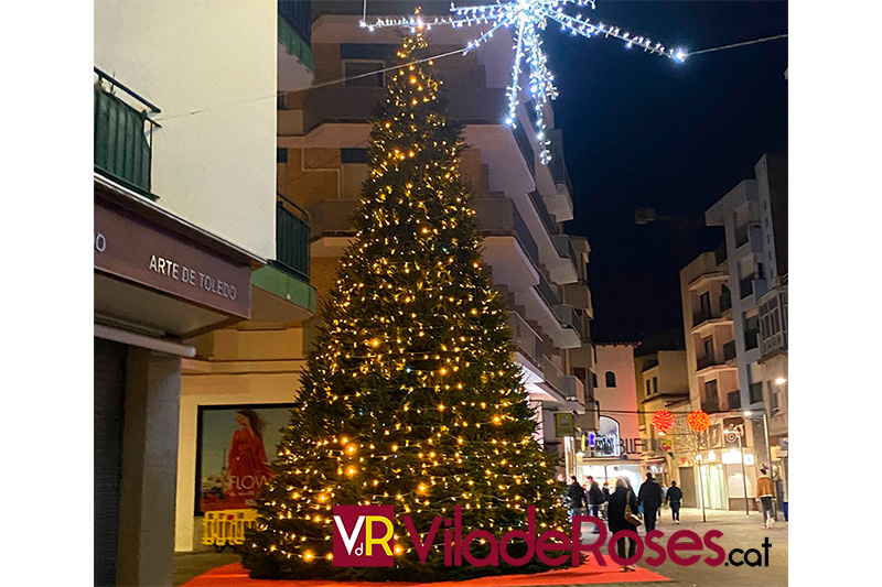 Avet de Nadal de 9 metres a Roses