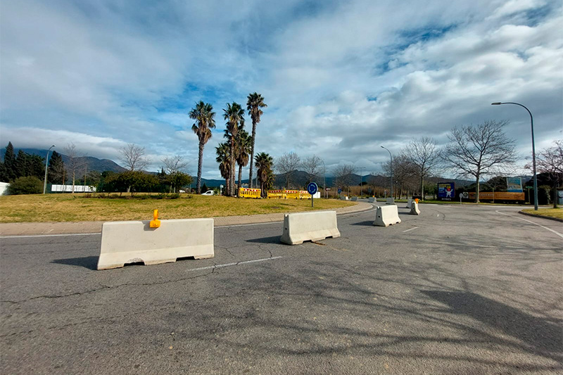 Desviament del trànsit de vehicles a l’entrada i sortida a Roses