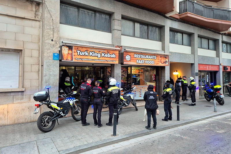 Operatiu policial a la plaça de l'Estació de Figueres